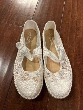 art class White Crochet Mary Jane Flats with Buckle